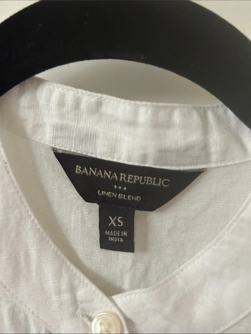 Banana Republic Women's White Sleeveless Embroidered Linen Shirt